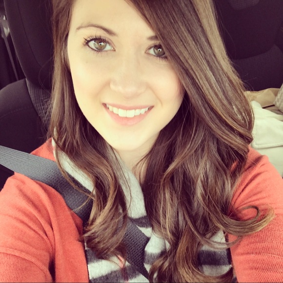 Meet your Posher, Ciara - Picture 5 of 5